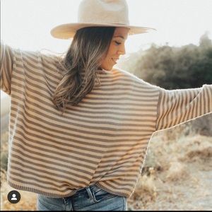 CJLA "Oliver" Oversized Cropped Sweater, Gold Taupe
Extra-Large